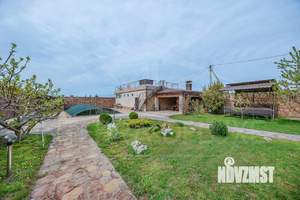 Дом 365м&sup2;, 3-этажный, участок 17 сот.  