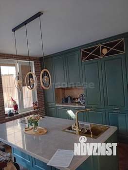 Дом 250м&sup2;, 2-этажный, участок 6 сот.  