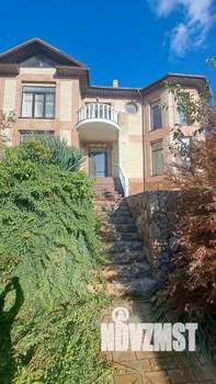 Дом 326м², 3-этажный, участок 9 сот.  