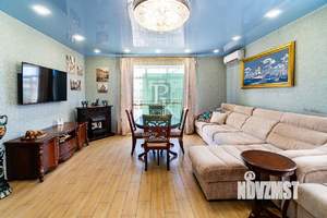 Дом 203м², 2-этажный, участок 5 сот.  