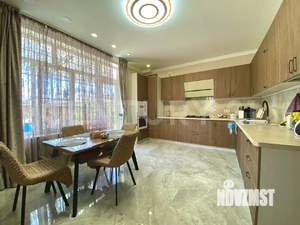 Дом 220м², 2-этажный, участок 10 сот.  