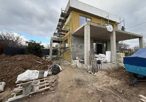 Дом 200м&sup2;, 2-этажный, участок 4 сот.  