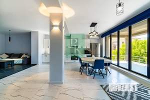 Дом 270м², 2-этажный, участок 10 сот.  