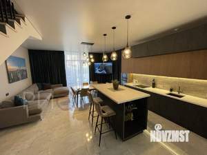 Дом 299м², 3-этажный, участок 4 сот.  