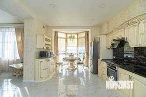 Дом 340м², 3-этажный, участок 8 сот.  