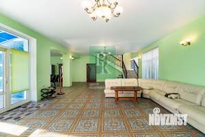 Дом 389м², 2-этажный, участок 16 сот.  