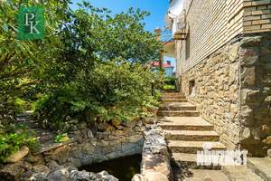 Дом 300м&sup2;, 3-этажный, участок 6 сот.  