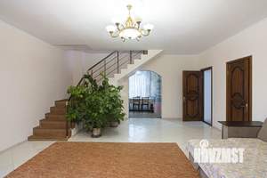 Дом 263м², 3-этажный, участок 6 сот.  