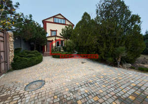 Дом 250м², 3-этажный, участок 12 сот.  