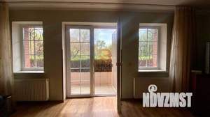 Дом 160м&sup2;, 3-этажный, участок 10 сот.  