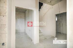 Дом 271м&sup2;, 3-этажный, участок 4 сот.  