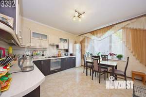 Дом 219м², 3-этажный, участок 6 сот.  