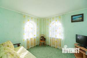Дом 208м², 3-этажный, участок 15 сот.  