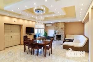 Дом 360м², 2-этажный, участок 6 сот.  