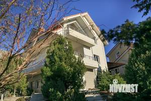 Дом 266м², 3-этажный, участок 9 сот.  