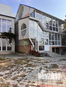 Дом 240м², 2-этажный, участок 6 сот.  