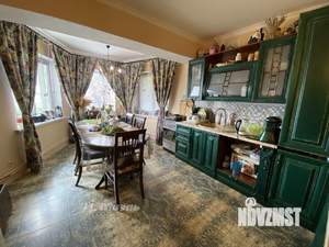Дом 245м², 3-этажный, участок 8 сот.  