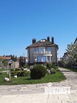 Дом 365м&sup2;, 3-этажный, участок 17 сот.  