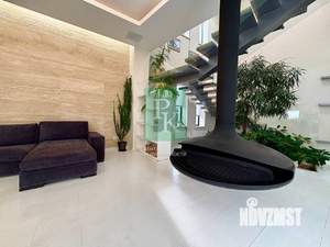 Дом 500м&sup2;, 2-этажный, участок 10 сот.  