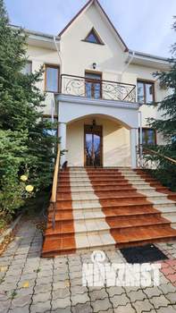 Дом 698м&sup2;, 3-этажный, участок 16 сот.  