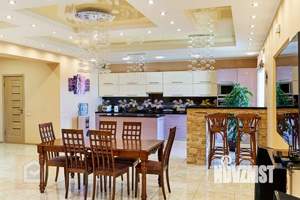 Дом 360м², 2-этажный, участок 6 сот.  