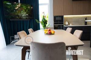 Дом 299м², 3-этажный, участок 4 сот.  