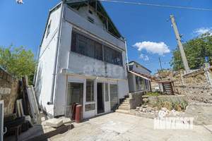 Дом 110м&sup2;, 3-этажный, участок 6 сот.  