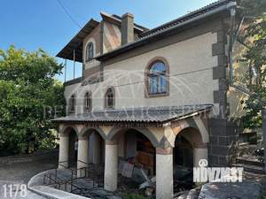 Дом 310м&sup2;, 3-этажный, участок 34 сот.  