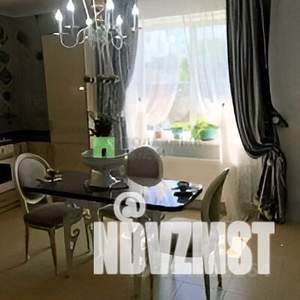 Дом 330м&sup2;, 3-этажный, участок 4 сот.  