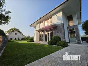 Дом 220м², 2-этажный, участок 11 сот.  