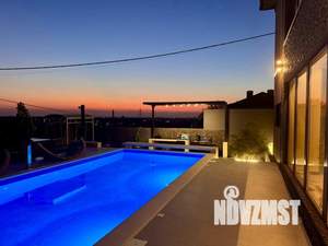 Дом 300м&sup2;, 2-этажный, участок 7 сот.  