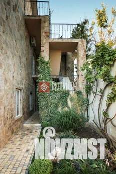 Коттедж 283м², 3-этажный, участок 6 сот.  