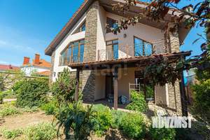 Дом 256м&sup2;, 3-этажный, участок 10 сот.  