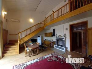 Дом 301м&sup2;, 3-этажный, участок 5 сот.  