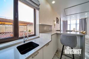 Дом 286м&sup2;, 2-этажный, участок 5 сот.  