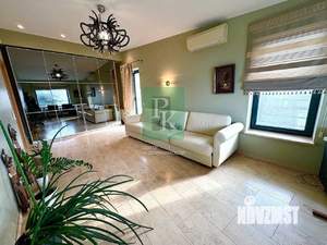 Дом 500м&sup2;, 2-этажный, участок 10 сот.  