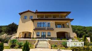 Дом 560м&sup2;, 3-этажный, участок 15 сот.  