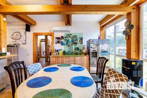 Дом 180м&sup2;, 2-этажный, участок 6 сот.  