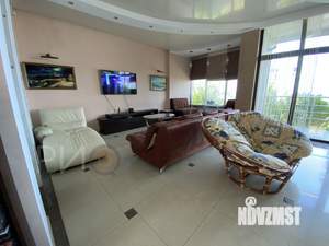 Дом 448м&sup2;, 3-этажный, участок 6 сот.  