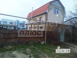 Дом 200м&sup2;, 3-этажный, участок 8 сот.  