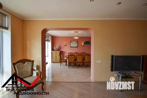 Таунхаус 280м&sup2;, 3-этажный, участок 40 сот.  