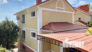 Дом 160м&sup2;, 3-этажный, участок 10 сот.  