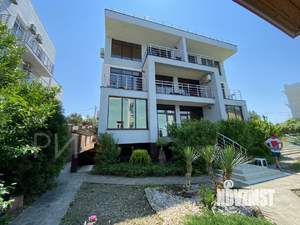 Дом 448м&sup2;, 3-этажный, участок 6 сот.  