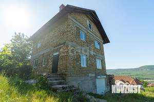 Дом 221м², 3-этажный, участок 16 сот.  