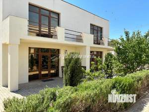 Дом 203м&sup2;, 2-этажный, участок 4 сот.  