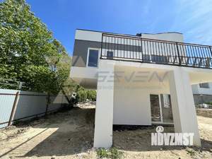 Дом 230м&sup2;, 2-этажный, участок 4 сот.  