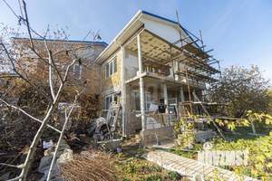 Дача 298м&sup2;, 2-этажный, участок 7 сот.  