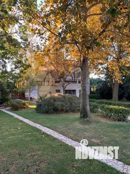 Дом 260м², 3-этажный, участок 20 сот.  