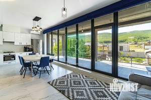 Дом 273м&sup2;, 2-этажный, участок 10 сот.  