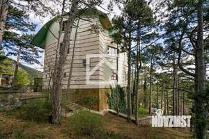 Дом 687м&sup2;, 4-этажный, участок 15 сот.  